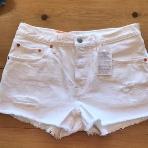 NWT Levi’s White Denim Shorts